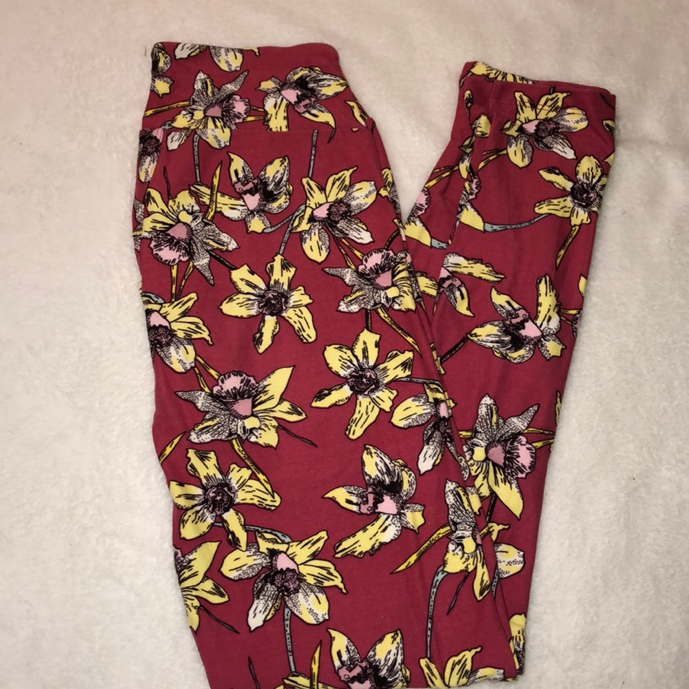 LuLa Roe daffodil leggings.